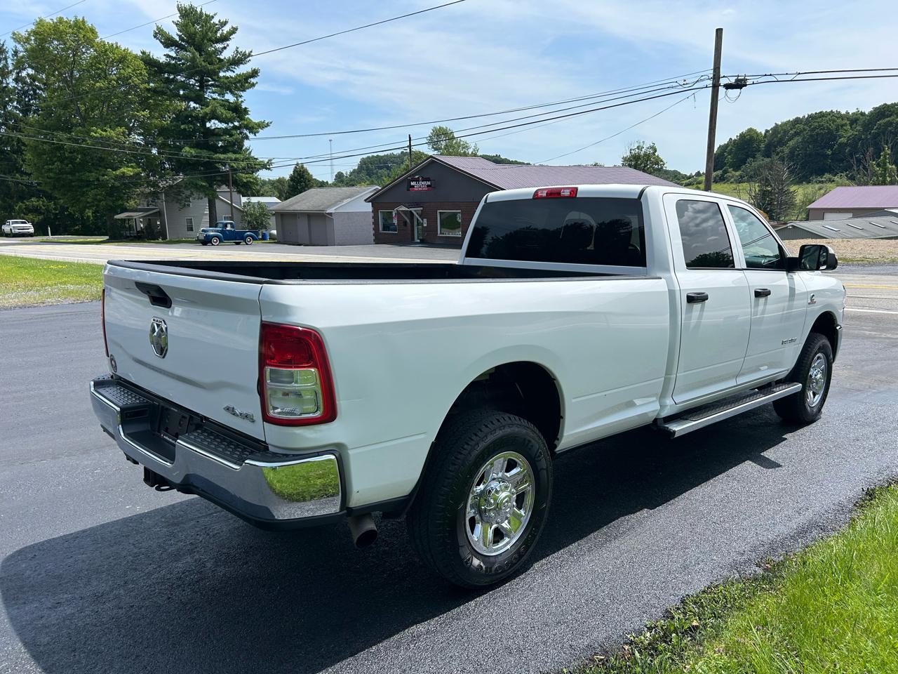 RAM 2500 Tradesman 4x4 Crew Cab 8' Box 2022