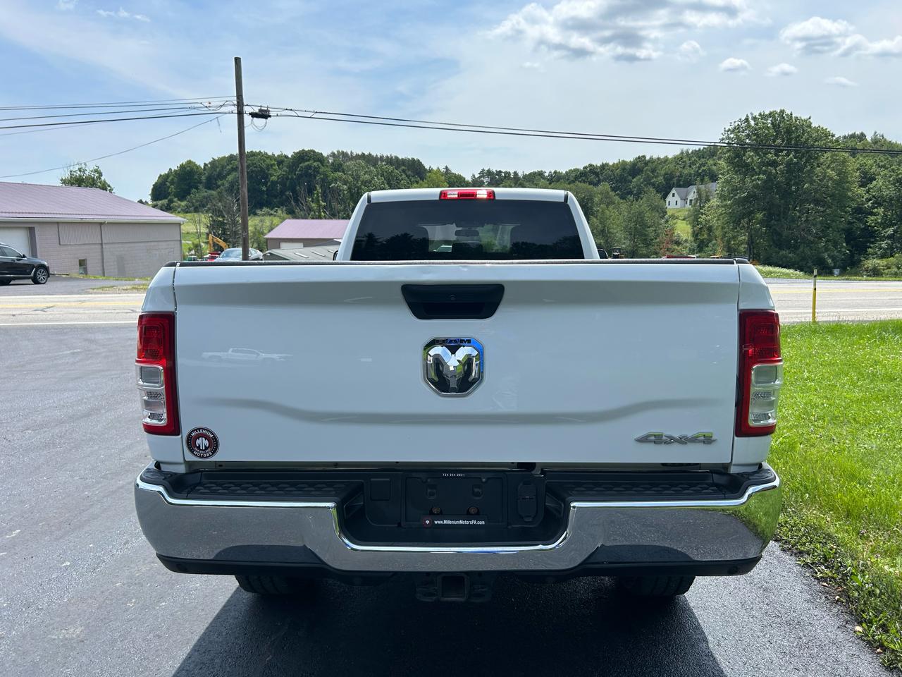 RAM 2500 Tradesman 4x4 Crew Cab 8' Box 2022