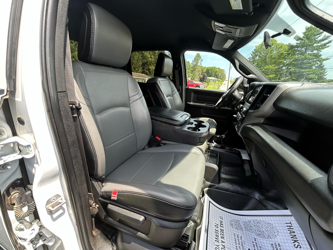 RAM 2500 Tradesman 4x4 Crew Cab 8' Box 2022