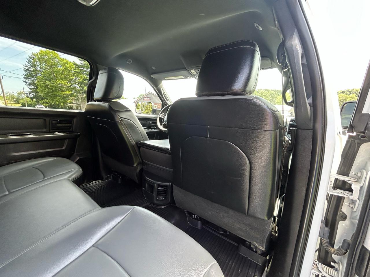 RAM 2500 Tradesman 4x4 Crew Cab 8' Box 2022