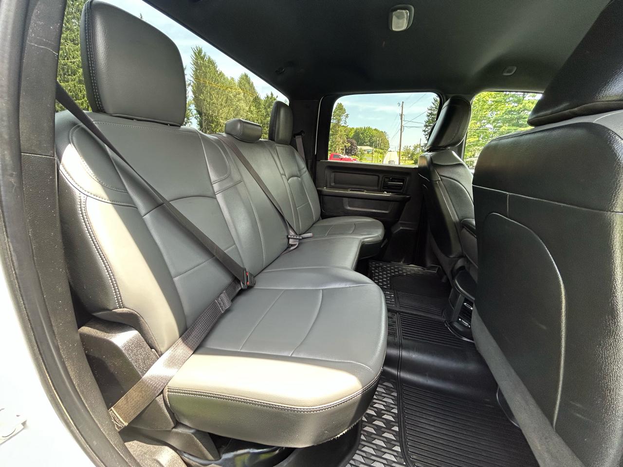RAM 2500 Tradesman 4x4 Crew Cab 8' Box 2022