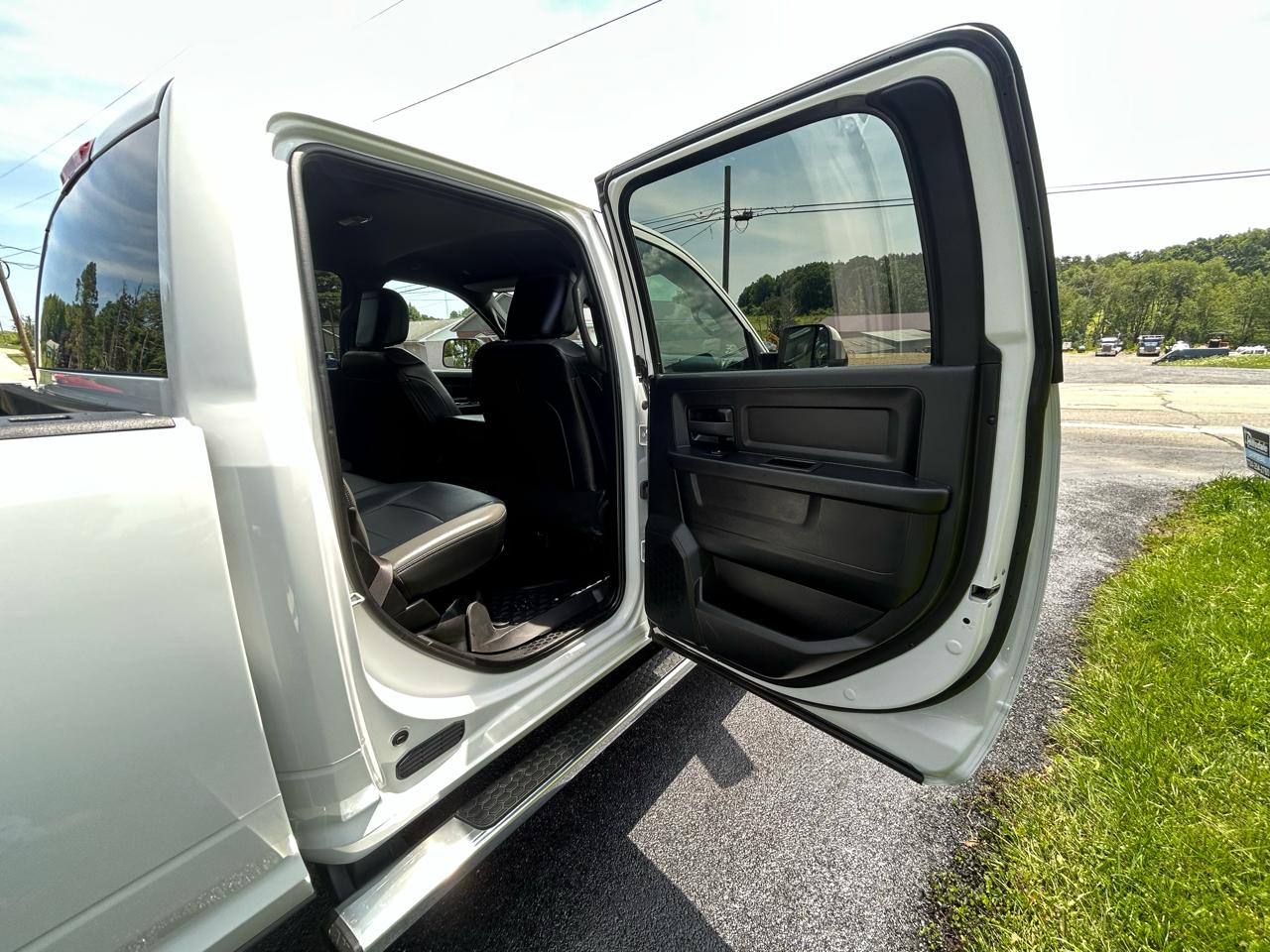 RAM 2500 Tradesman 4x4 Crew Cab 8' Box 2022