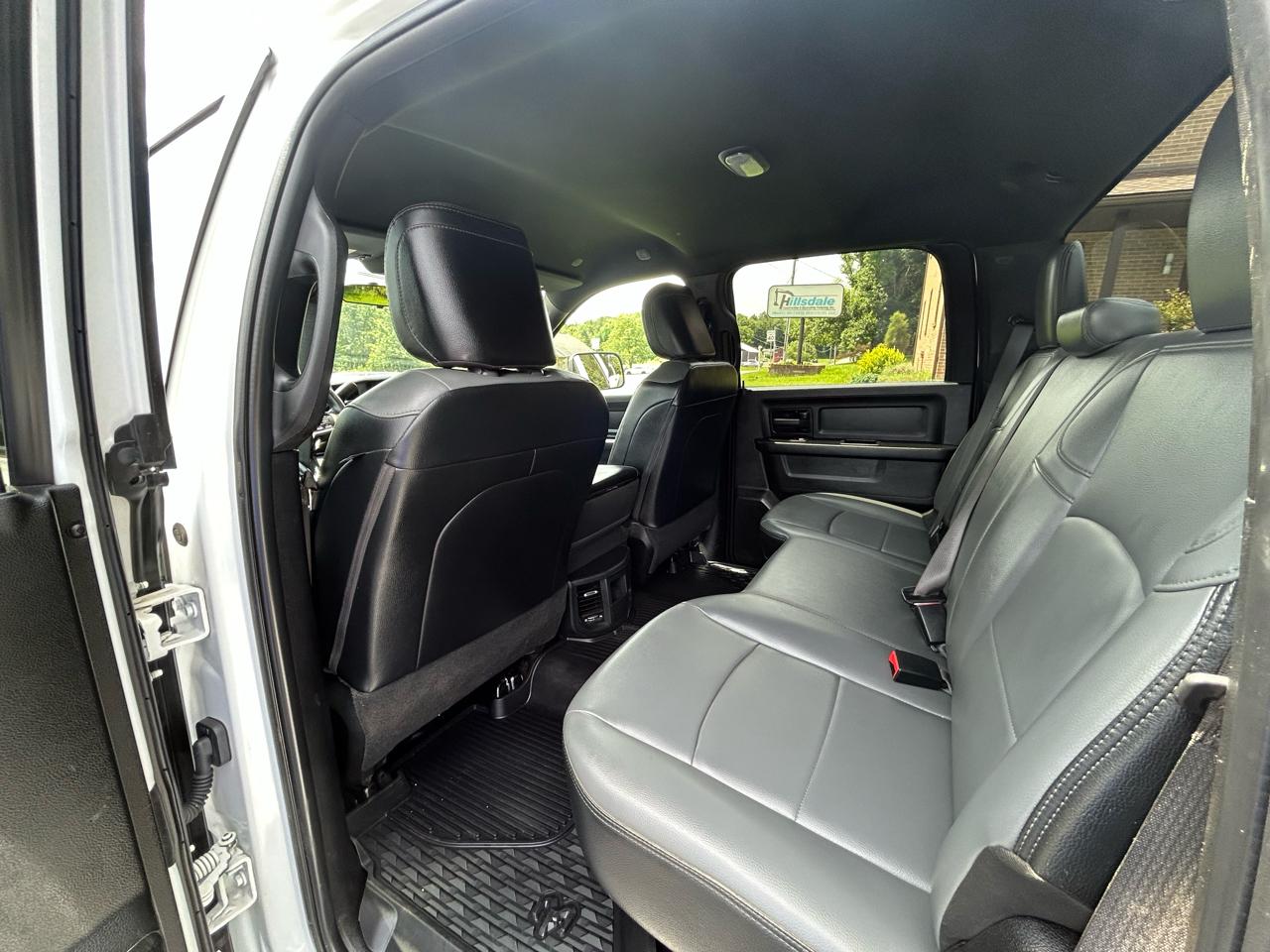 RAM 2500 Tradesman 4x4 Crew Cab 8' Box 2022