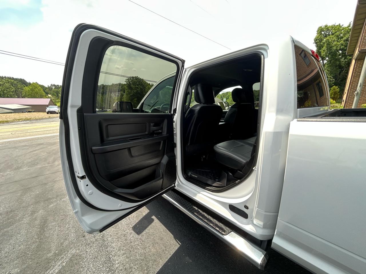 RAM 2500 Tradesman 4x4 Crew Cab 8' Box 2022