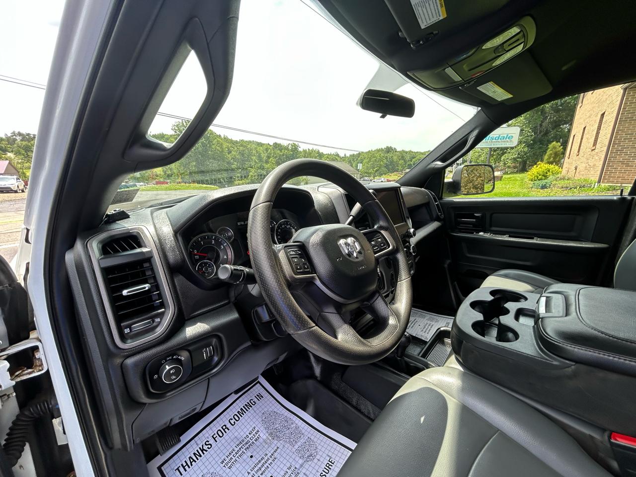 RAM 2500 Tradesman 4x4 Crew Cab 8' Box 2022