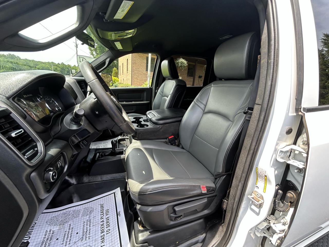 RAM 2500 Tradesman 4x4 Crew Cab 8' Box 2022