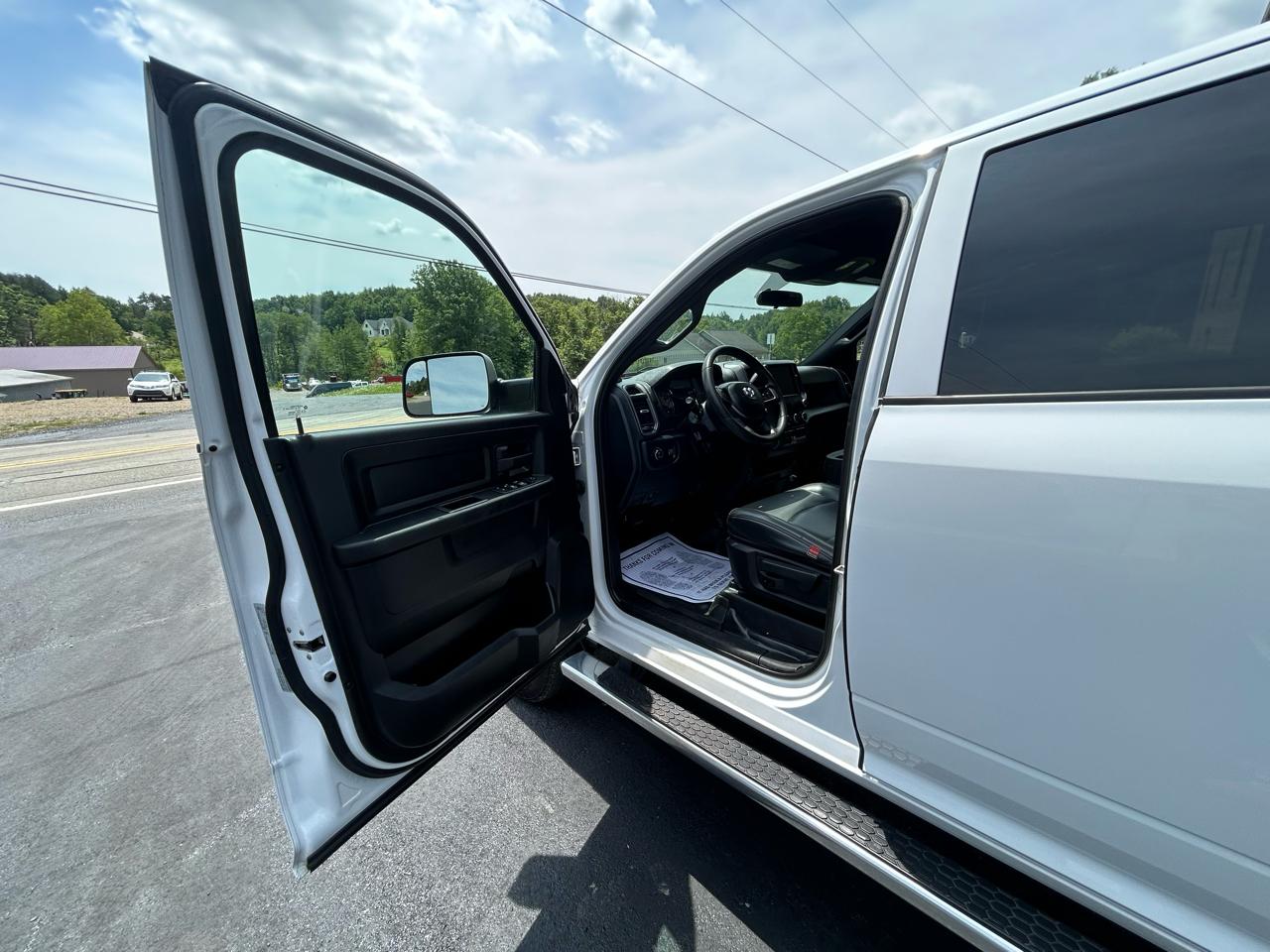 RAM 2500 Tradesman 4x4 Crew Cab 8' Box 2022