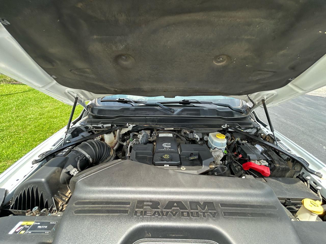 RAM 2500 Tradesman 4x4 Crew Cab 8' Box 2022