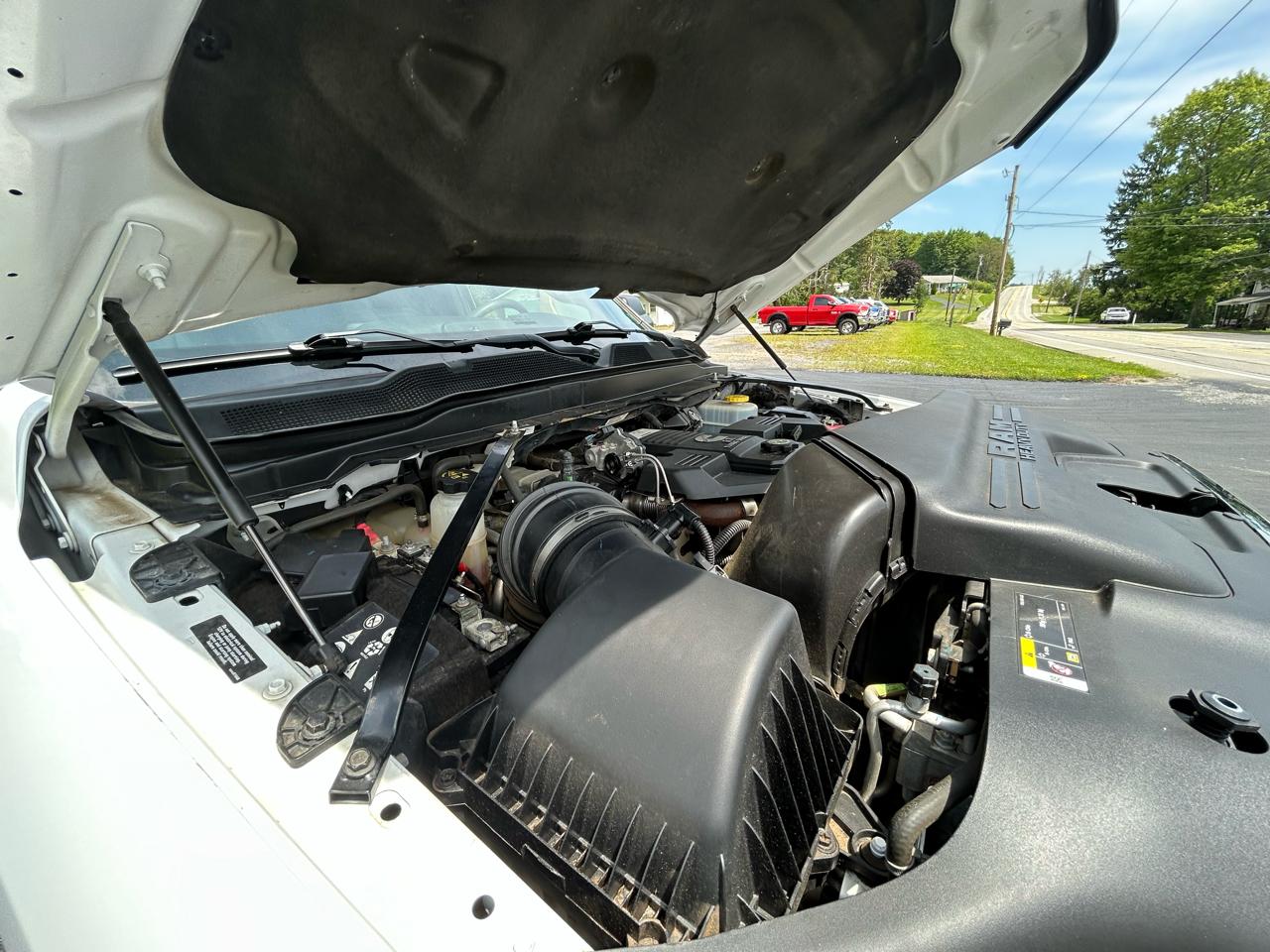 RAM 2500 Tradesman 4x4 Crew Cab 8' Box 2022