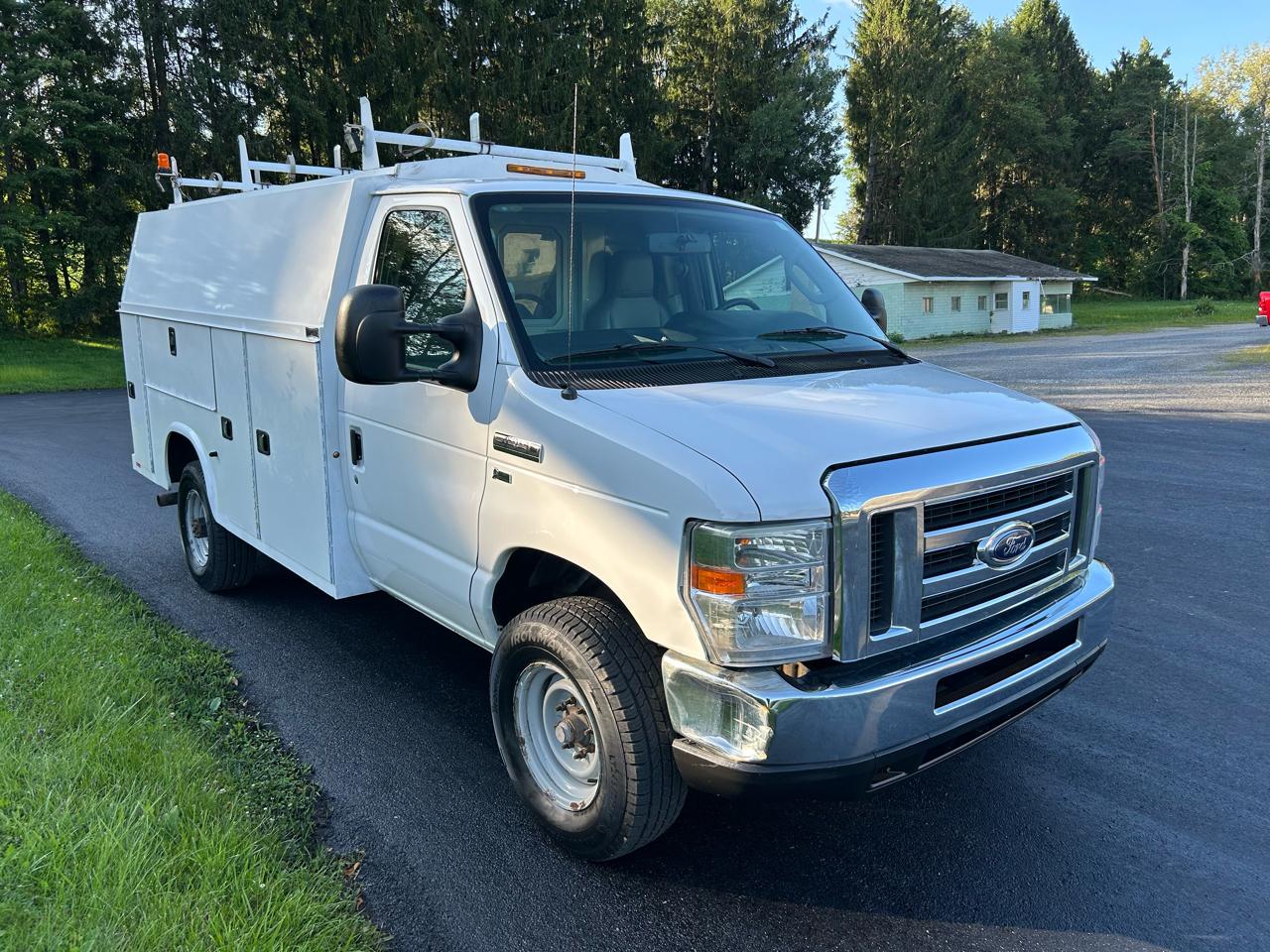 Ford E-Series Cutaway E-350 SRW 138" WB 2018