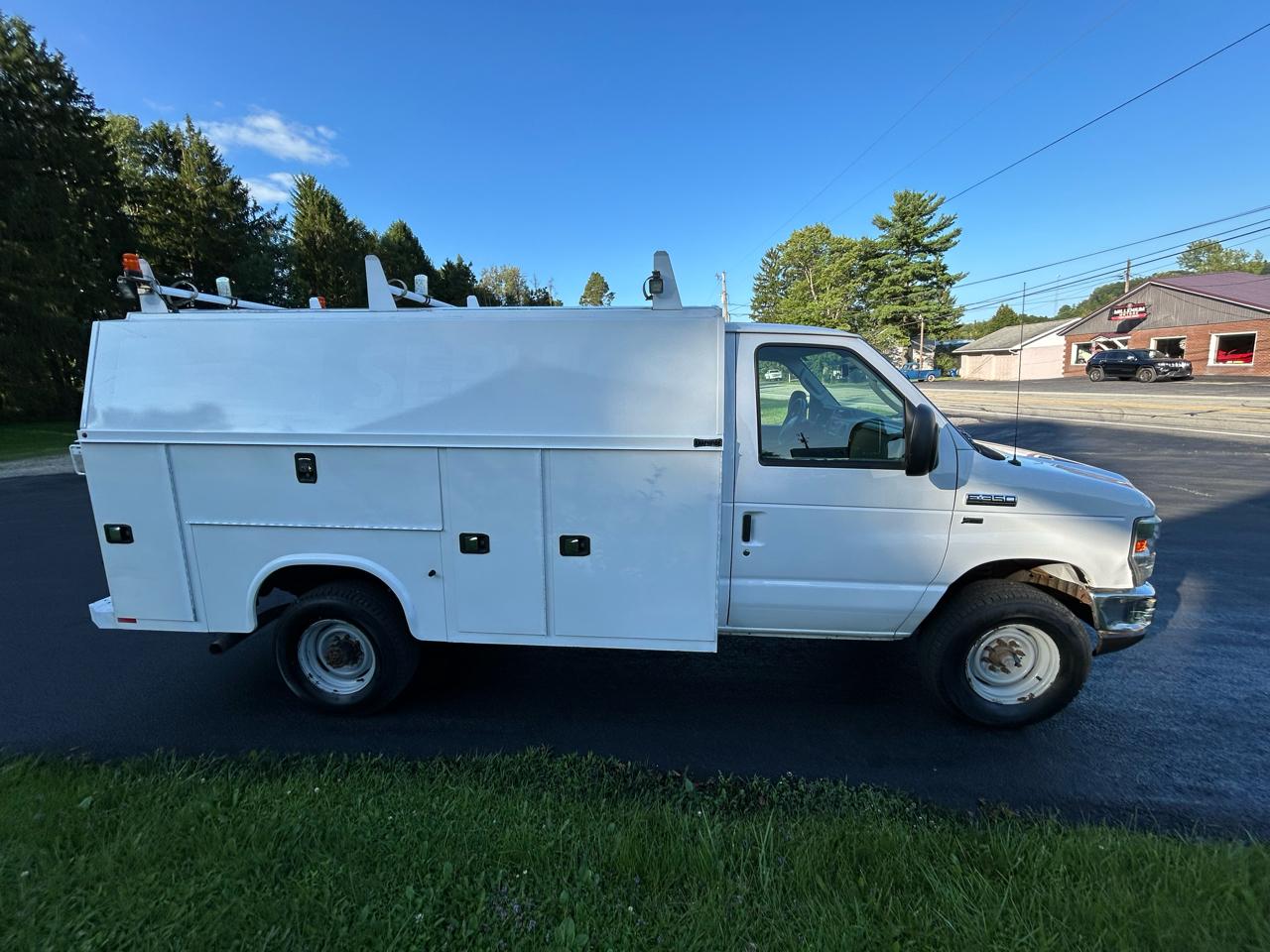 Ford E-Series Cutaway E-350 SRW 138" WB 2018