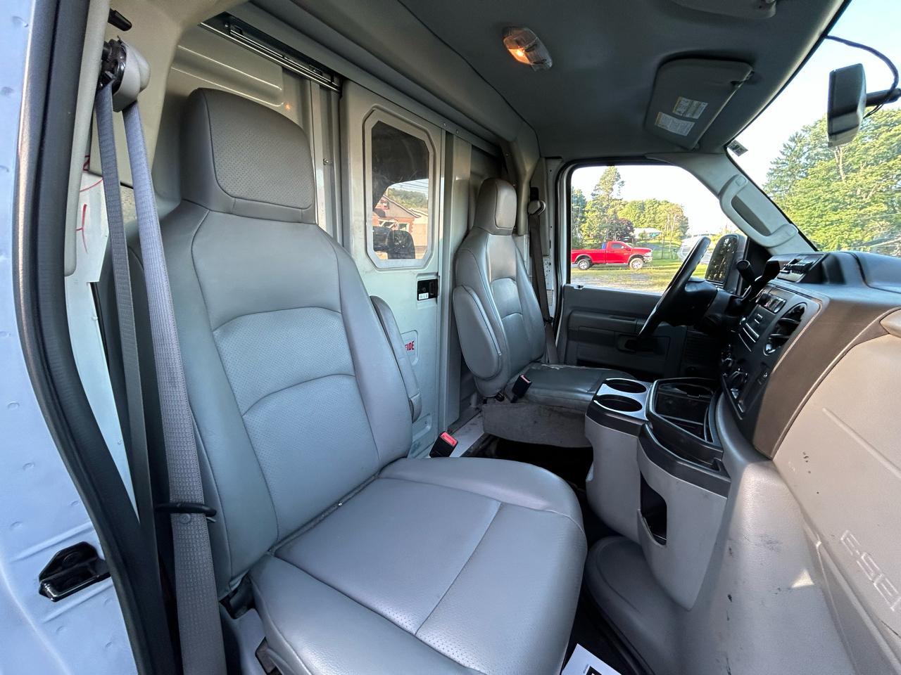 Ford E-Series Cutaway E-350 SRW 138" WB 2018