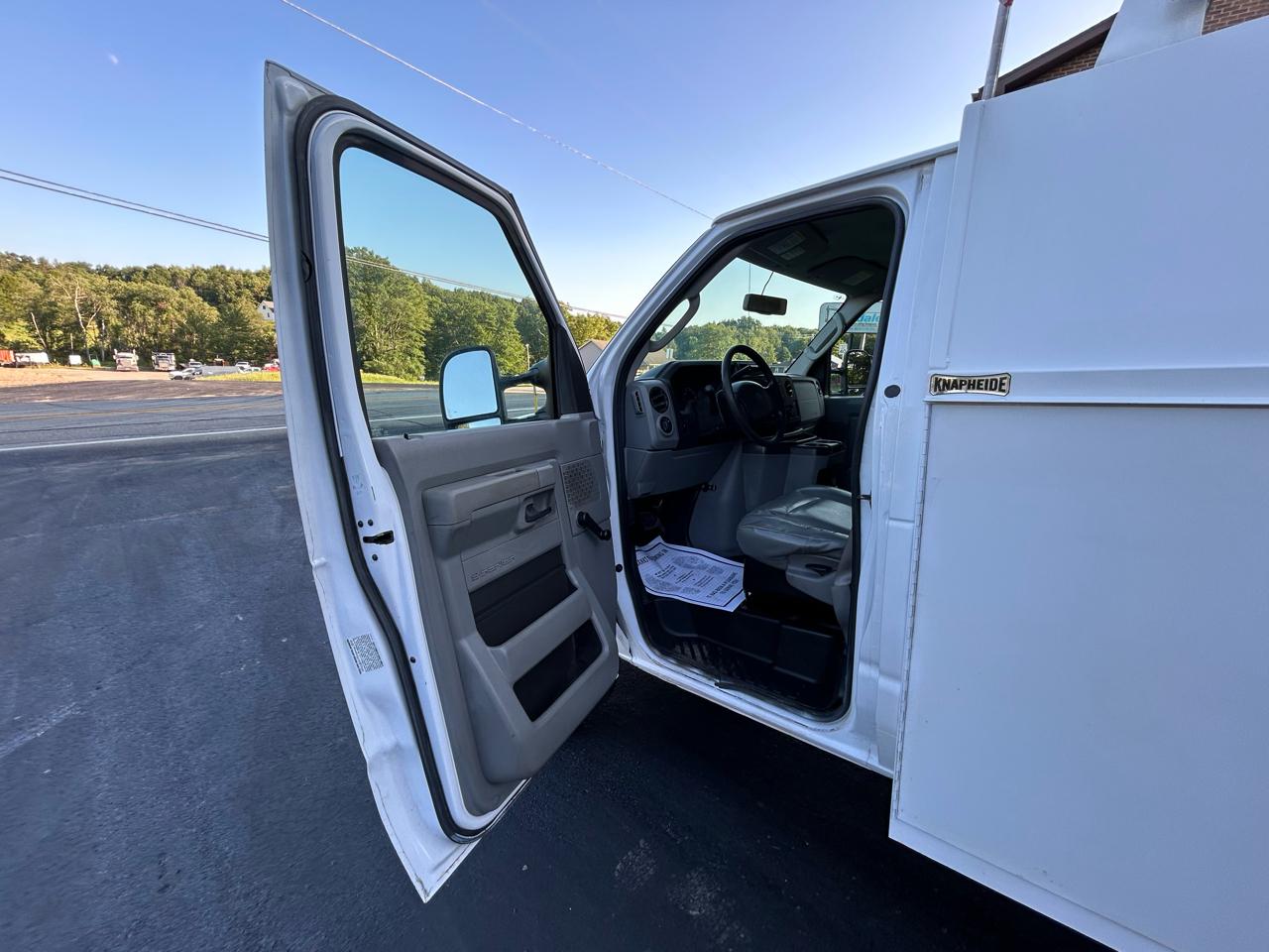 Ford E-Series Cutaway E-350 SRW 138" WB 2018