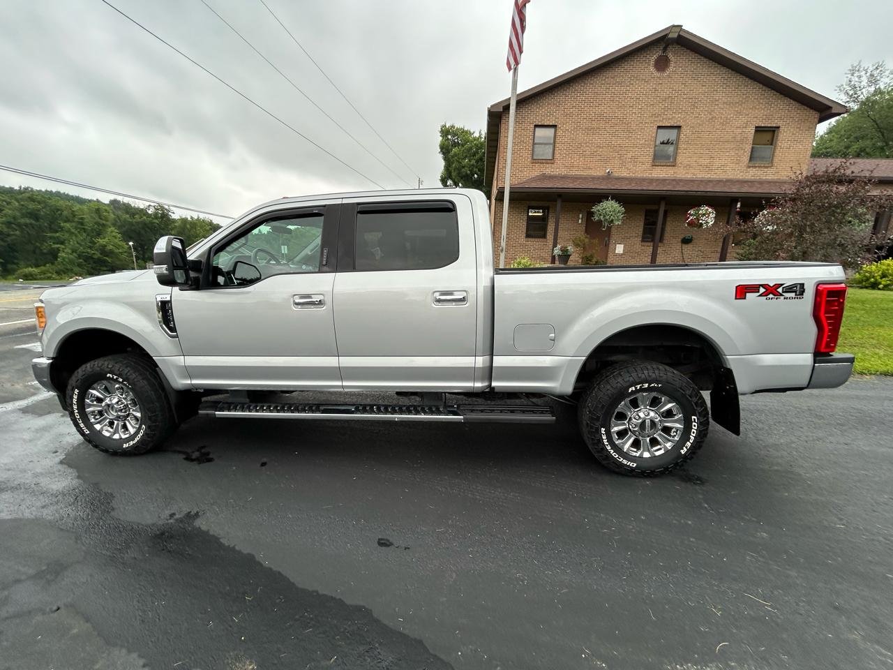 Ford Super Duty F-250 SRW 4WD Crew Cab 156" XLT 2017