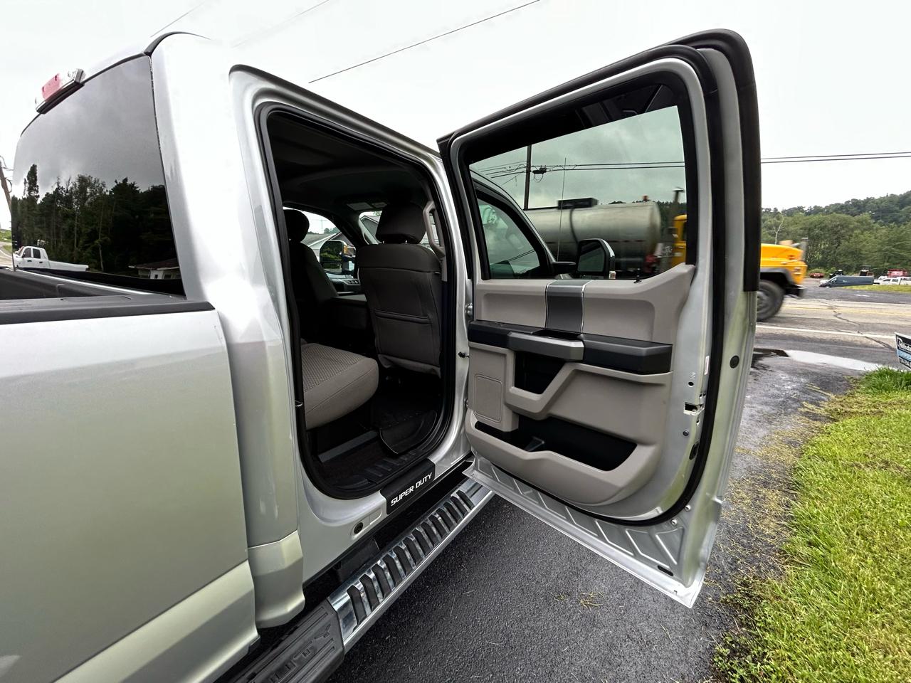 Ford Super Duty F-250 SRW 4WD Crew Cab 156" XLT 2017