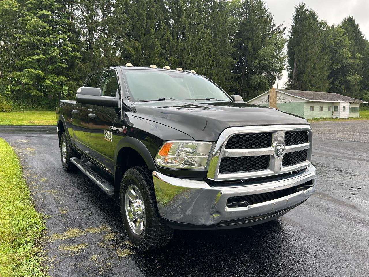 RAM 2500 Tradesman 4x4 Crew Cab 6'4" Box 2017