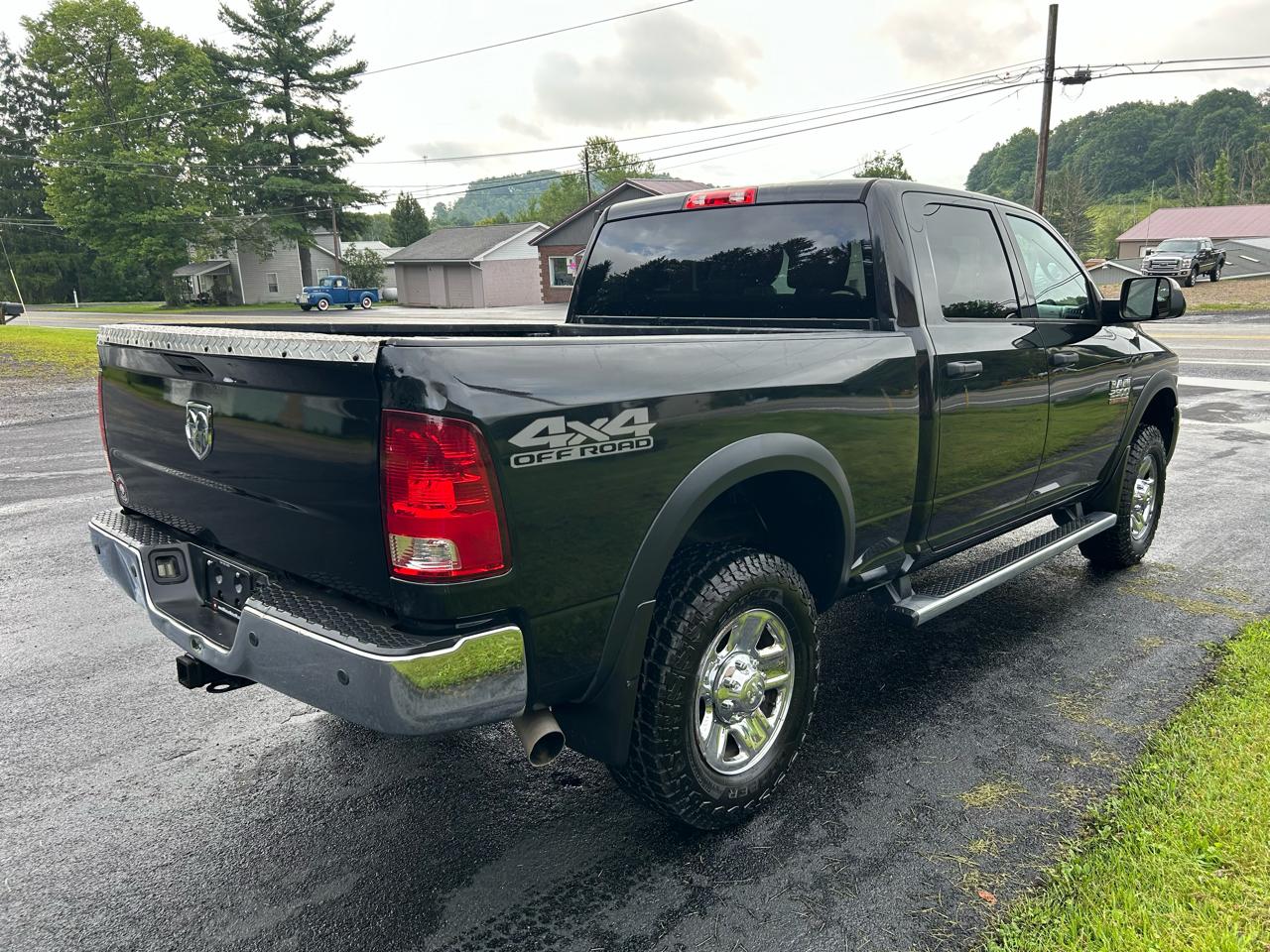 RAM 2500 Tradesman 4x4 Crew Cab 6'4" Box 2017