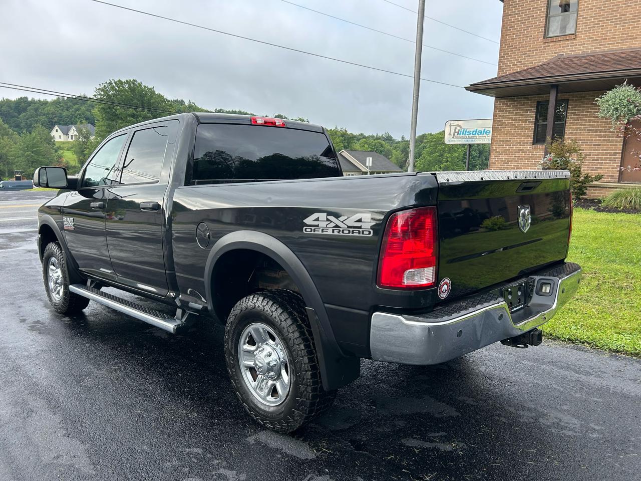 RAM 2500 Tradesman 4x4 Crew Cab 6'4" Box 2017