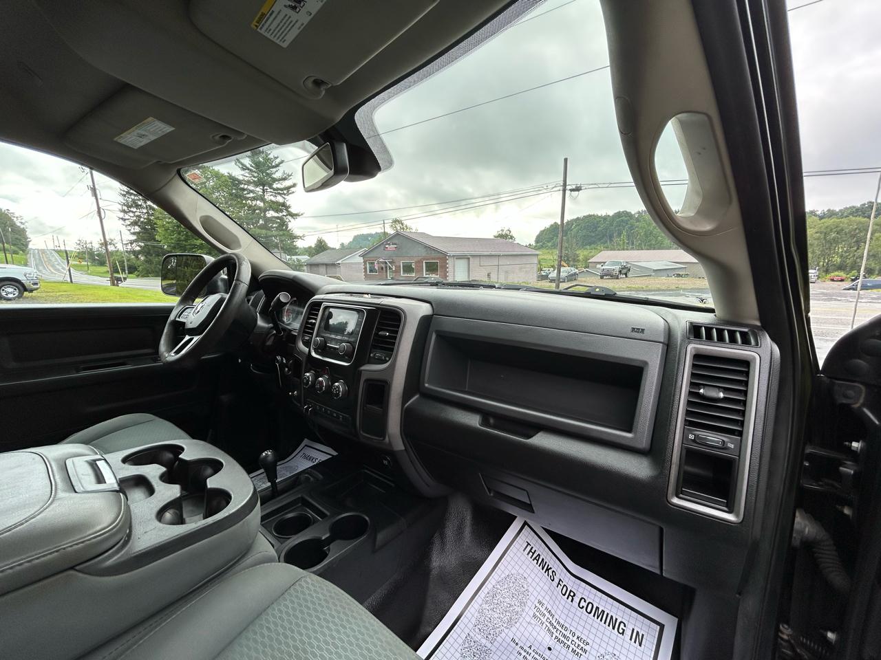 RAM 2500 Tradesman 4x4 Crew Cab 6'4" Box 2017
