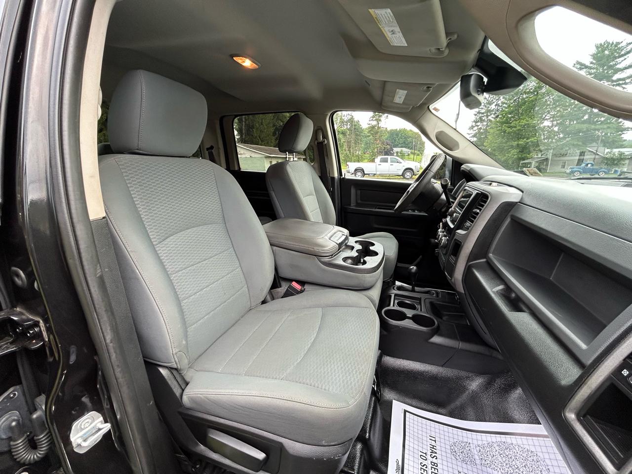 RAM 2500 Tradesman 4x4 Crew Cab 6'4" Box 2017