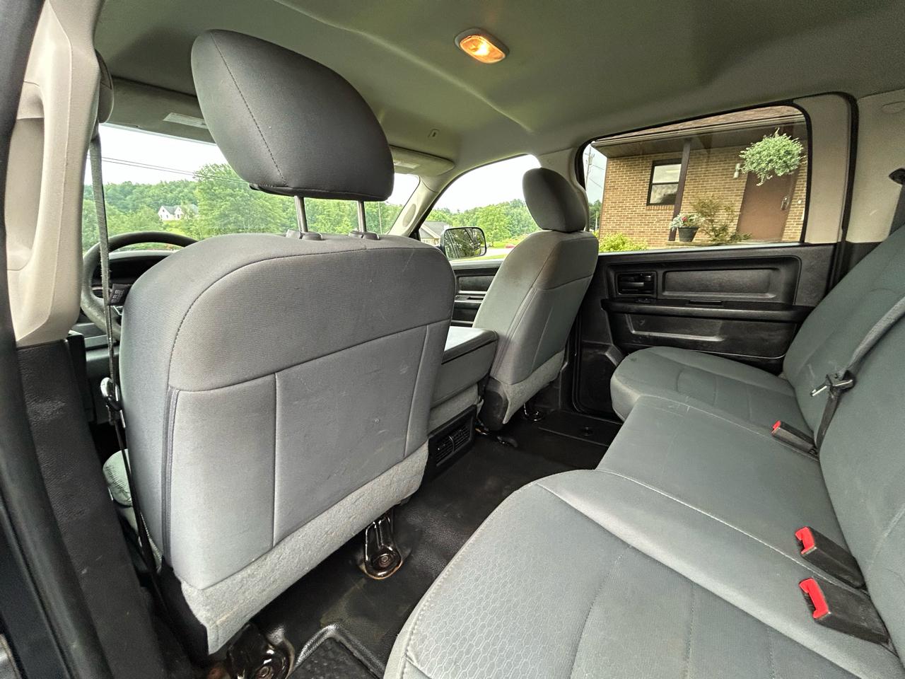 RAM 2500 Tradesman 4x4 Crew Cab 6'4" Box 2017