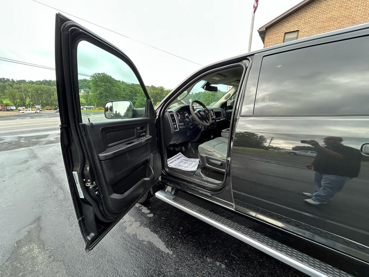 RAM 2500 Tradesman 4x4 Crew Cab 6'4" Box 2017