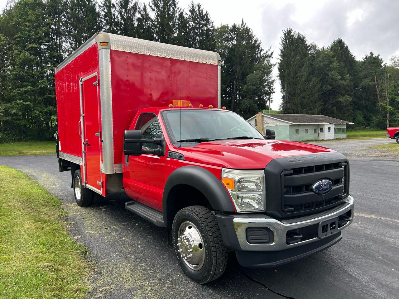 Ford Super Duty F-550 DRW 4WD Reg Cab 165" WB 84" CA XL 2015