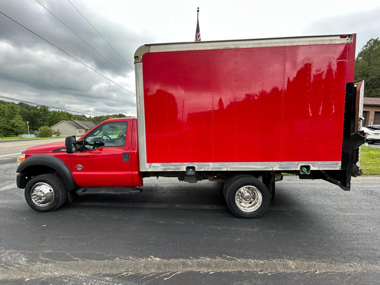 Ford Super Duty F-550 DRW 4WD Reg Cab 165" WB 84" CA XL 2015