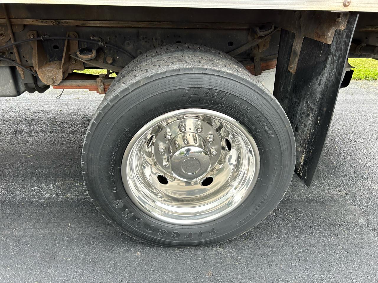 Ford Super Duty F-550 DRW 4WD Reg Cab 165" WB 84" CA XL 2015
