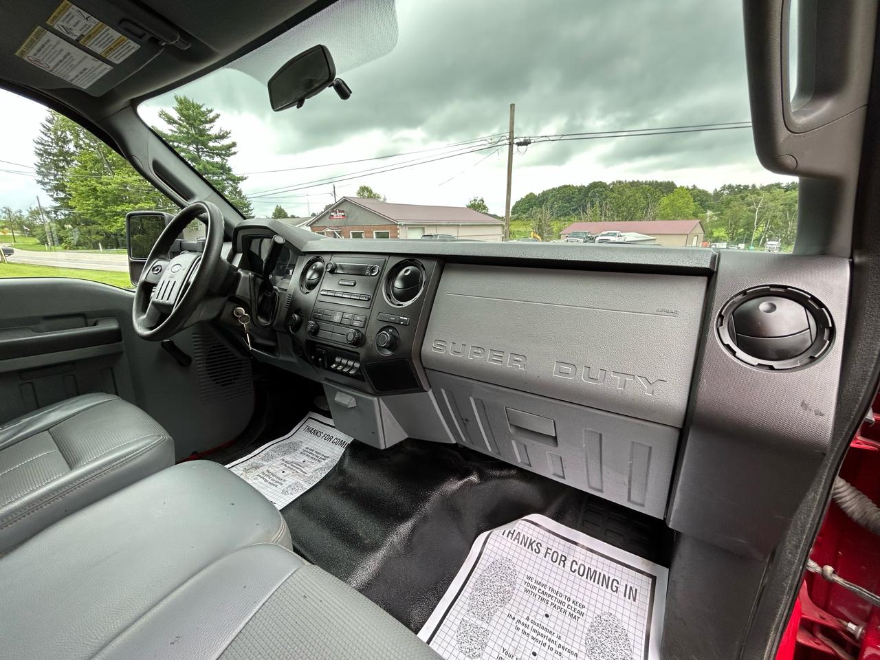 Ford Super Duty F-550 DRW 4WD Reg Cab 165" WB 84" CA XL 2015