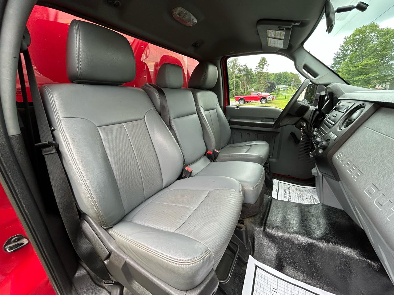 Ford Super Duty F-550 DRW 4WD Reg Cab 165" WB 84" CA XL 2015