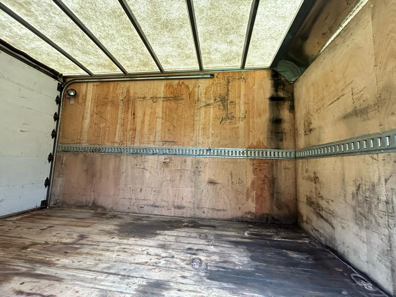 Ford Super Duty F-550 DRW 4WD Reg Cab 165" WB 84" CA XL 2015