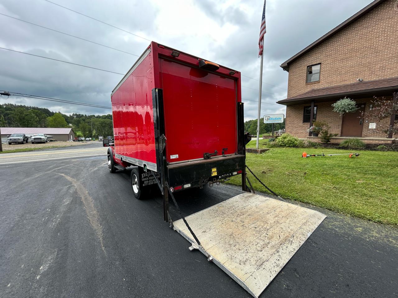 Ford Super Duty F-550 DRW 4WD Reg Cab 165" WB 84" CA XL 2015