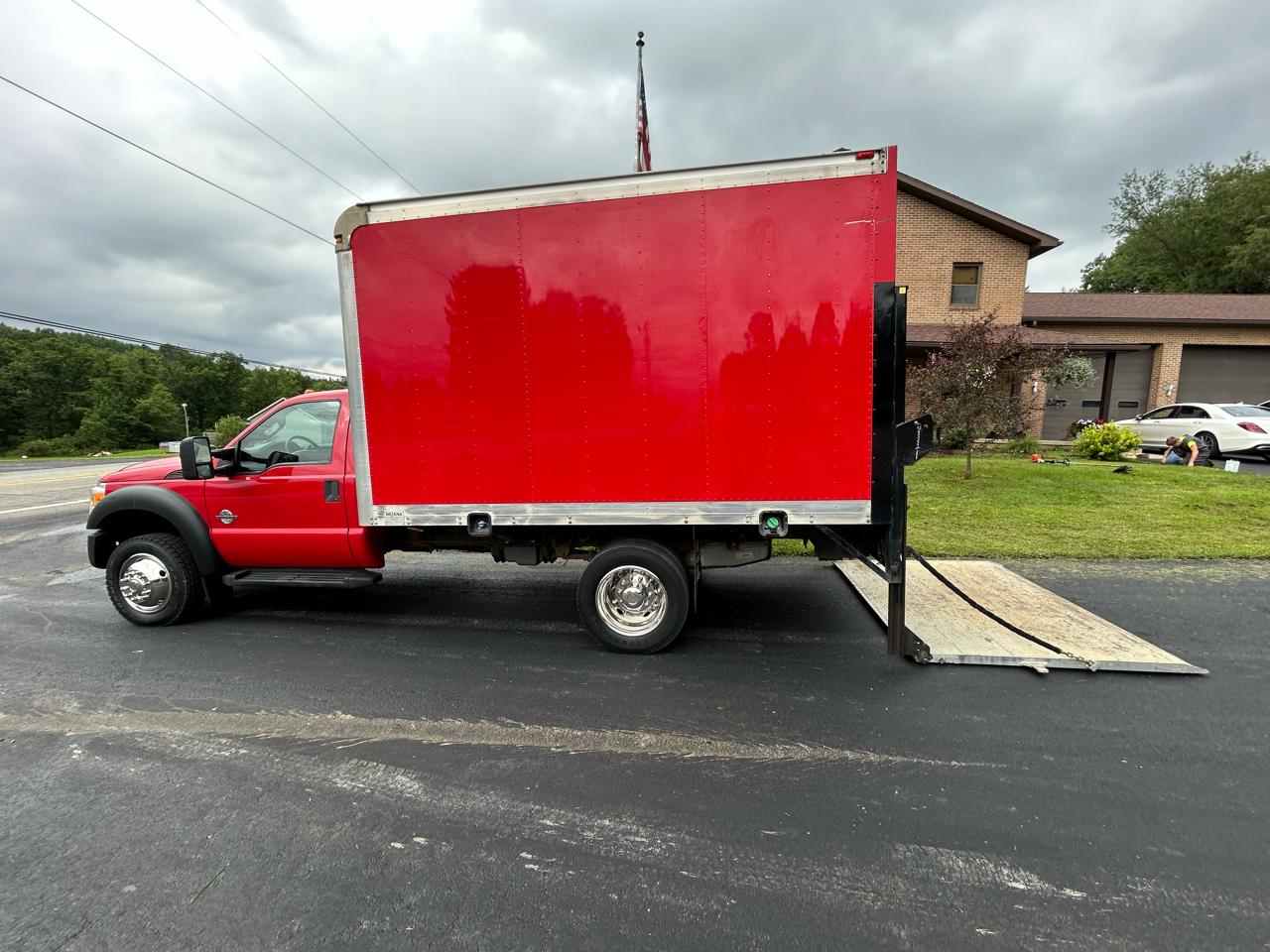 Ford Super Duty F-550 DRW 4WD Reg Cab 165" WB 84" CA XL 2015