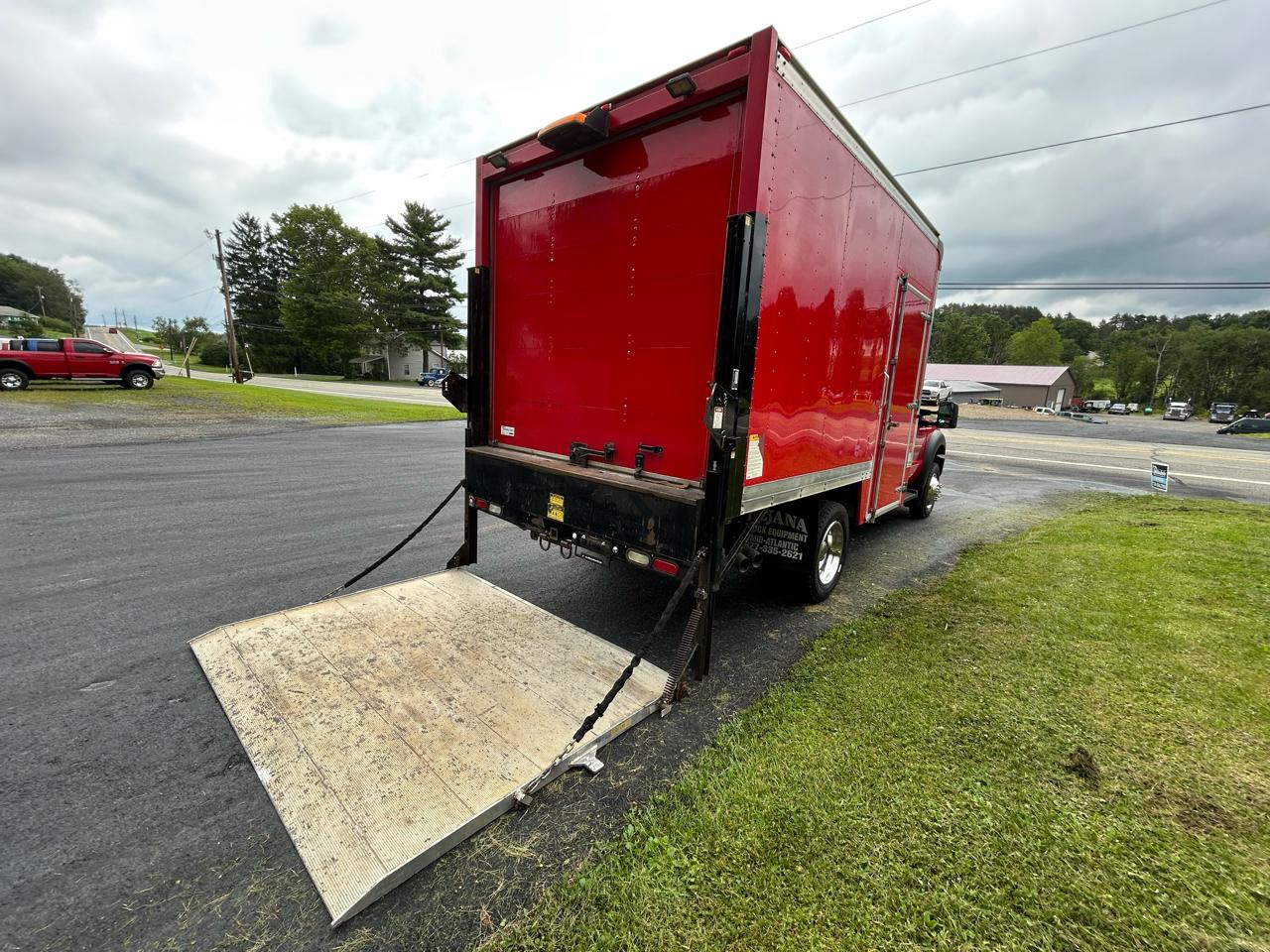 Ford Super Duty F-550 DRW 4WD Reg Cab 165" WB 84" CA XL 2015