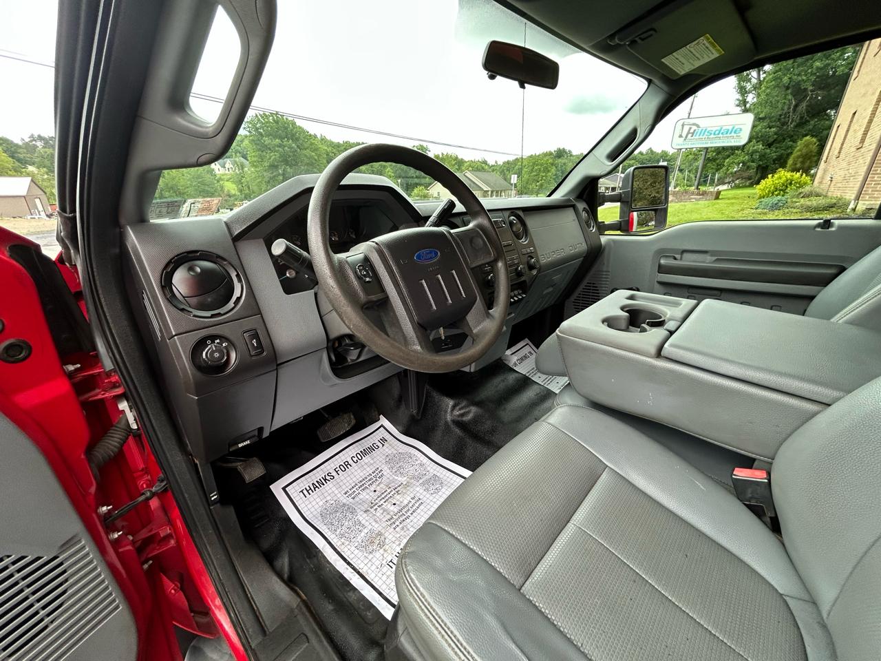 Ford Super Duty F-550 DRW 4WD Reg Cab 165" WB 84" CA XL 2015