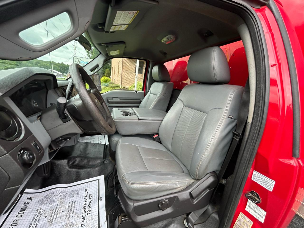 Ford Super Duty F-550 DRW 4WD Reg Cab 165" WB 84" CA XL 2015