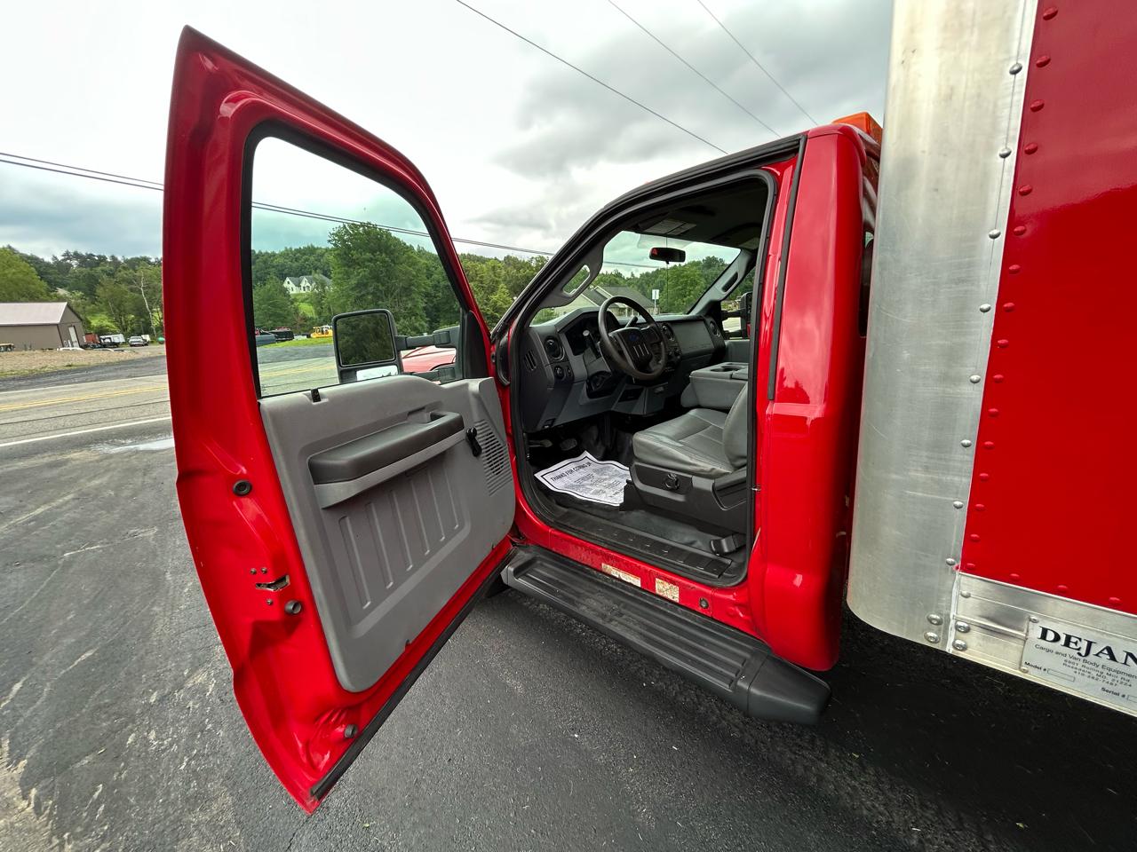 Ford Super Duty F-550 DRW 4WD Reg Cab 165" WB 84" CA XL 2015