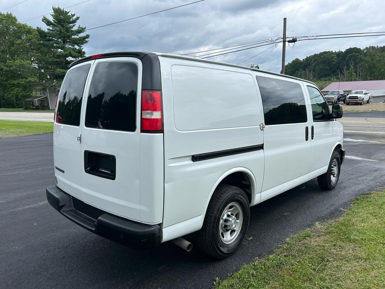 Chevrolet Express Cargo Van RWD 3500 135" 2017