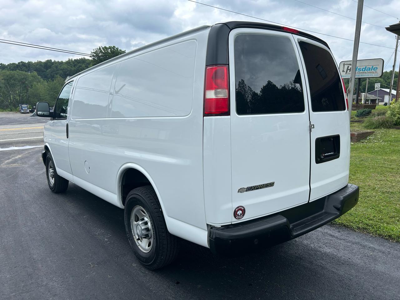 Chevrolet Express Cargo Van RWD 3500 135" 2017