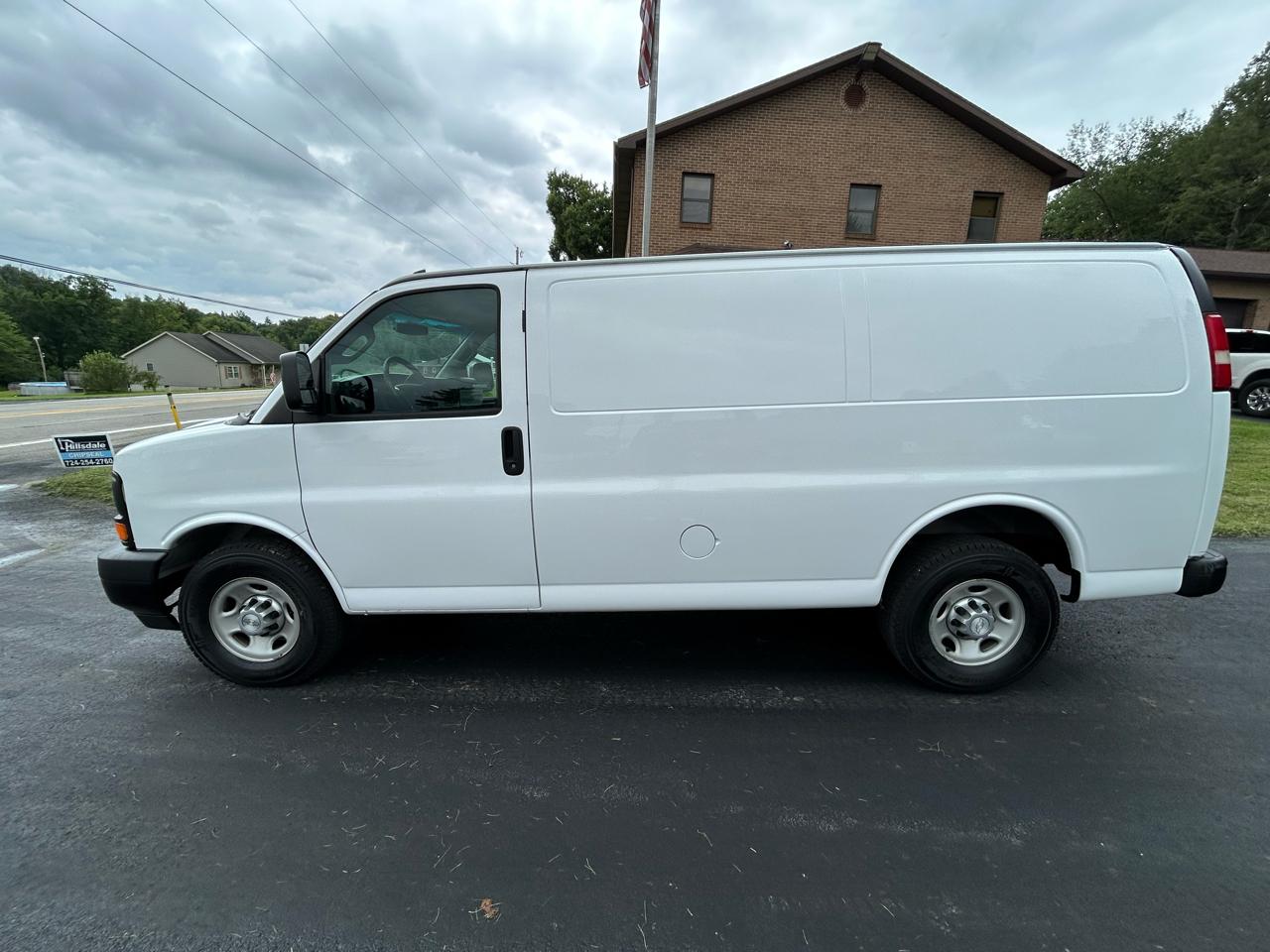 Chevrolet Express Cargo Van RWD 3500 135" 2017