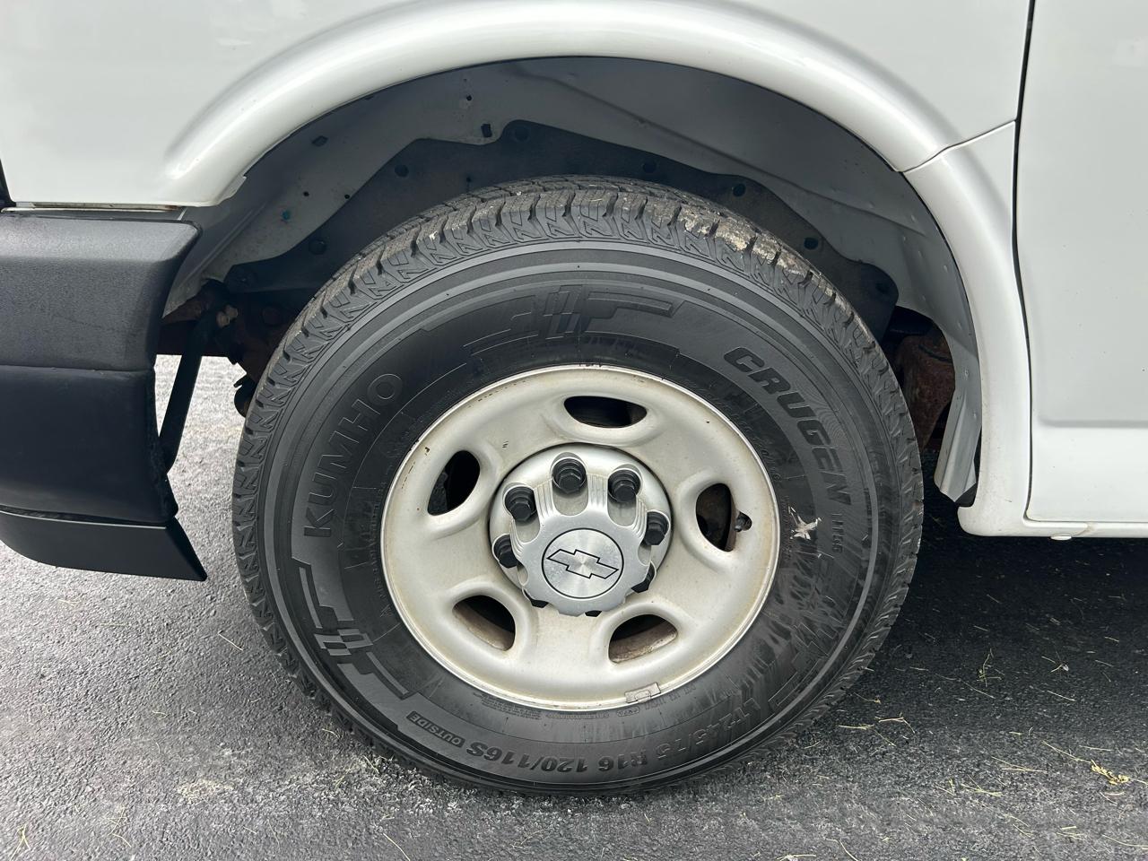Chevrolet Express Cargo Van RWD 3500 135" 2017