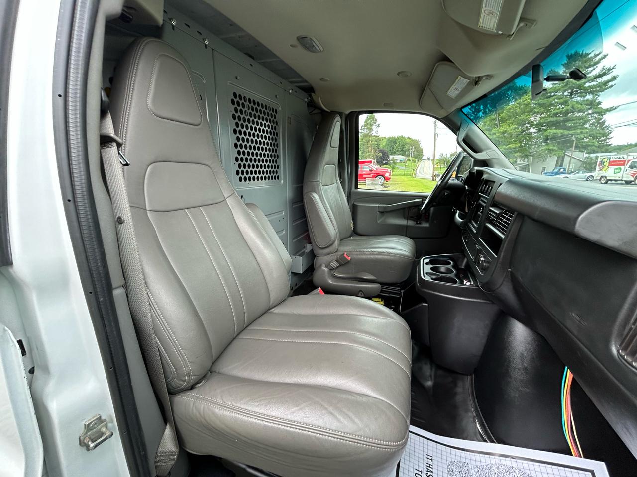 Chevrolet Express Cargo Van RWD 3500 135" 2017