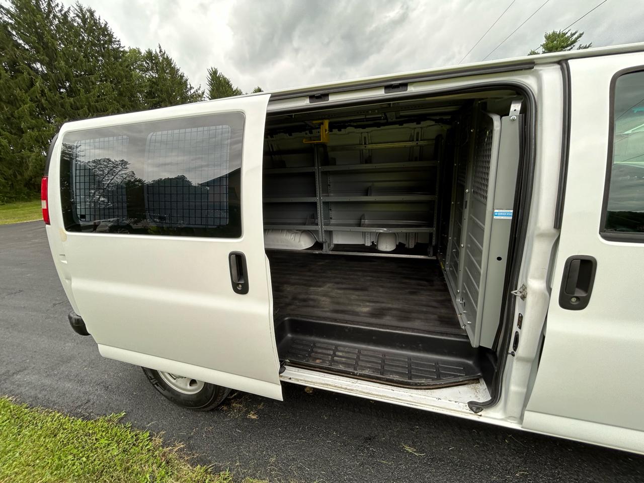 Chevrolet Express Cargo Van RWD 3500 135" 2017