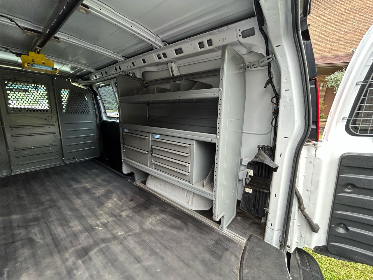 Chevrolet Express Cargo Van RWD 3500 135" 2017