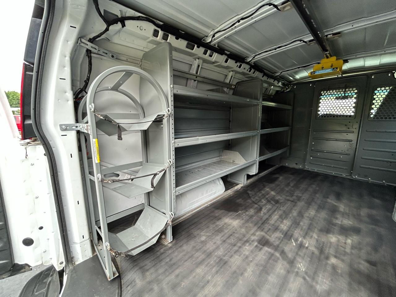 Chevrolet Express Cargo Van RWD 3500 135" 2017