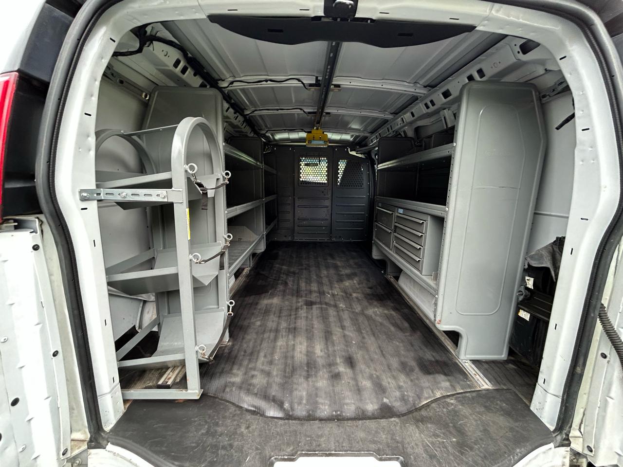 Chevrolet Express Cargo Van RWD 3500 135" 2017