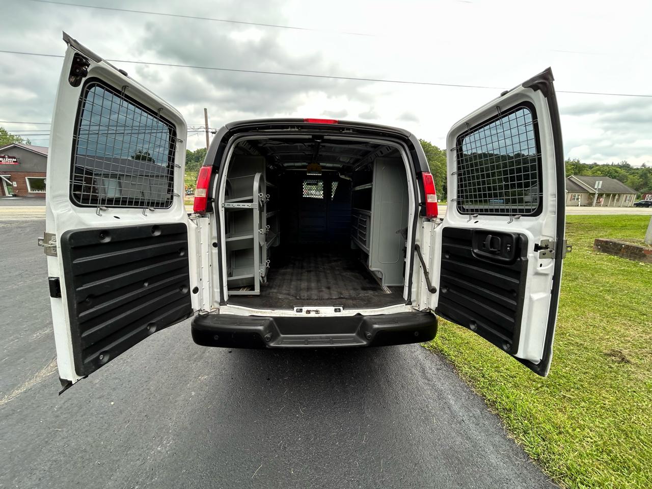 Chevrolet Express Cargo Van RWD 3500 135" 2017
