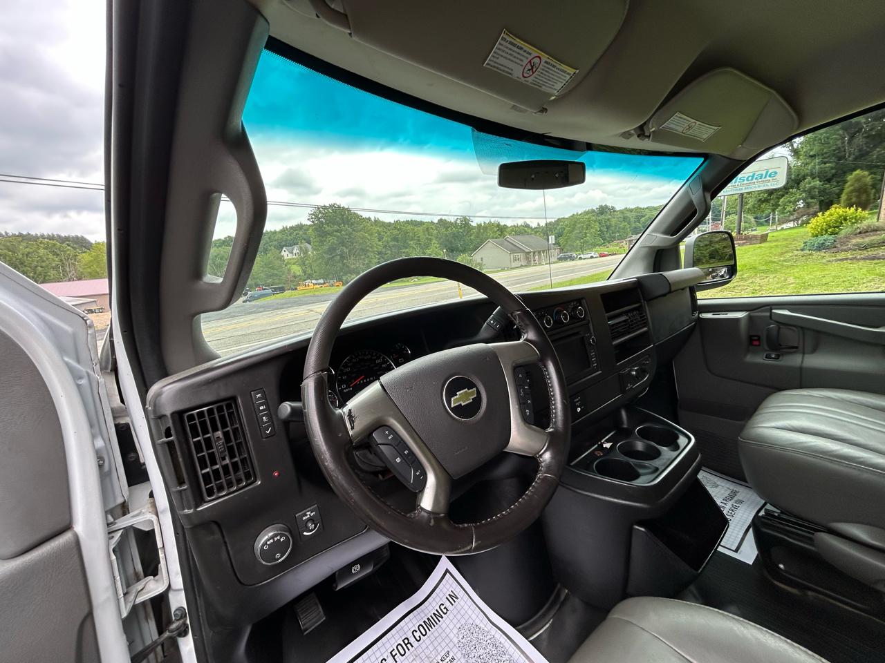 Chevrolet Express Cargo Van RWD 3500 135" 2017