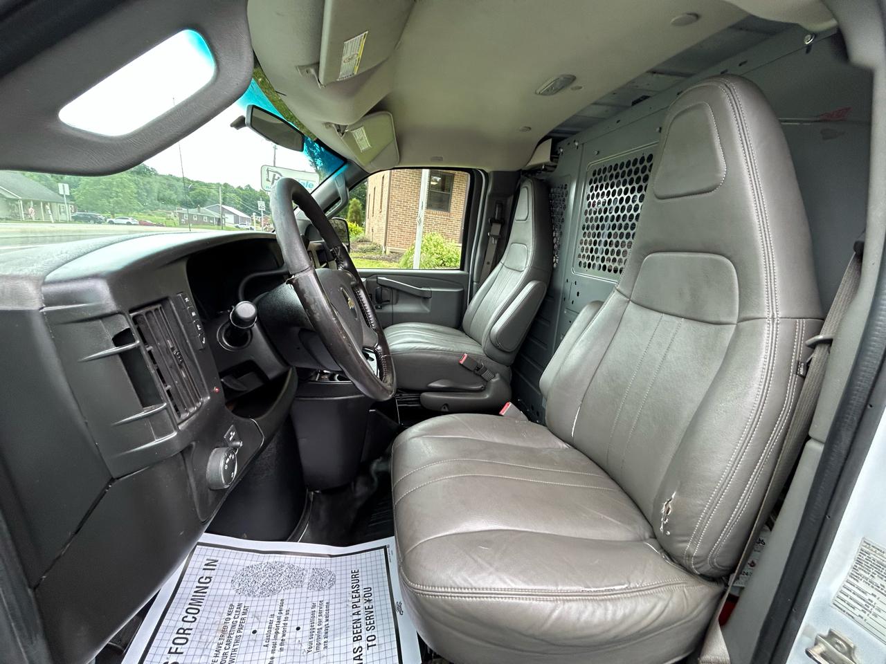 Chevrolet Express Cargo Van RWD 3500 135" 2017
